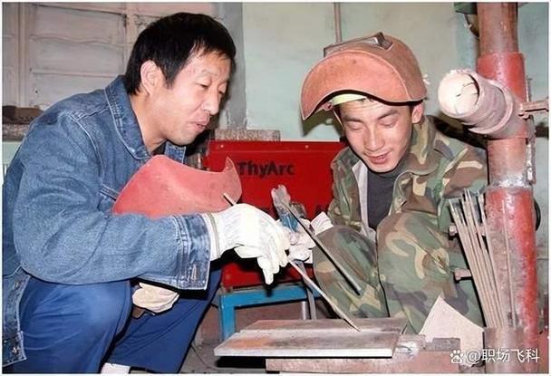 一句“养老”承诺，为何成了11位老保安的黄昏泪？